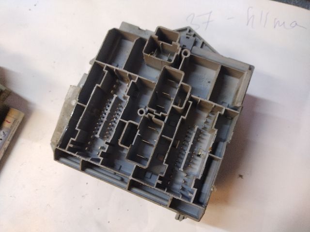 bontott ALFA ROMEO 159 Biztosítéktábla Utastér