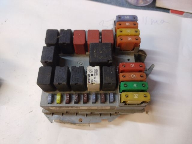 bontott ALFA ROMEO 159 Biztosítéktábla Utastér