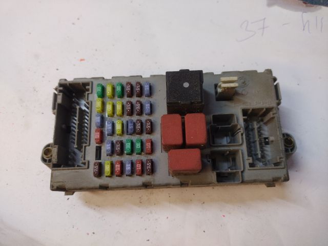 bontott ALFA ROMEO 159 Biztosítéktábla Utastér