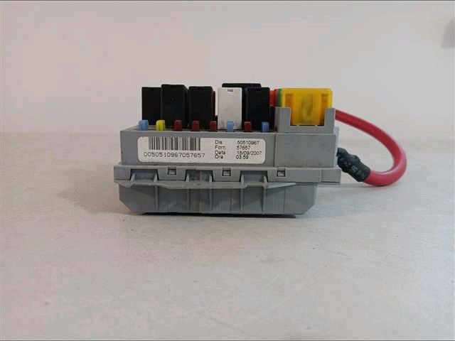 bontott ALFA ROMEO 159 Biztosítéktábla Utastér