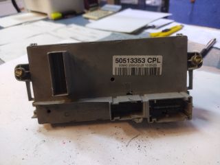 bontott ALFA ROMEO 159 Biztosítéktábla Utastér