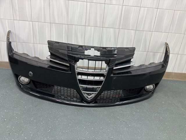 bontott ALFA ROMEO 159 Első Lökhárító (Részeivel)