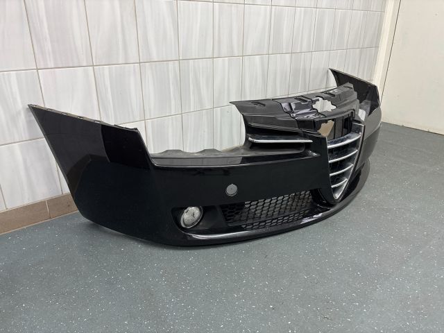 bontott ALFA ROMEO 159 Első Lökhárító (Részeivel)