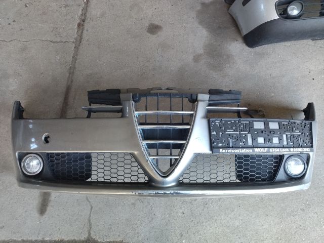 bontott ALFA ROMEO 159 Első Lökhárító (Részeivel)