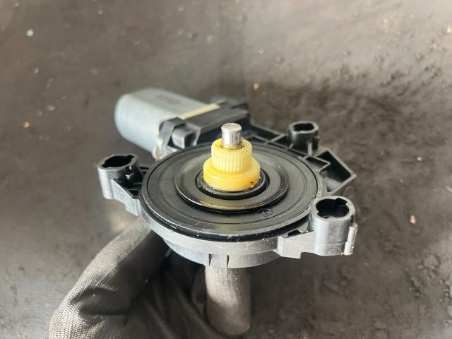 bontott ALFA ROMEO 159 Jobb első Ablakemelő Motor