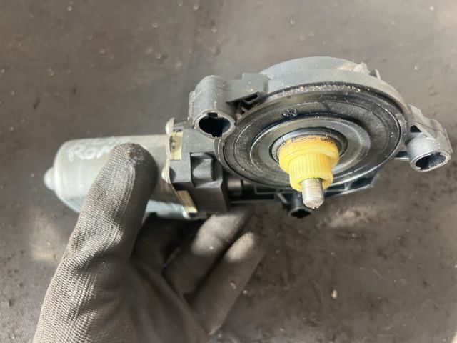 bontott ALFA ROMEO 159 Jobb hátsó Ablakemelő Motor