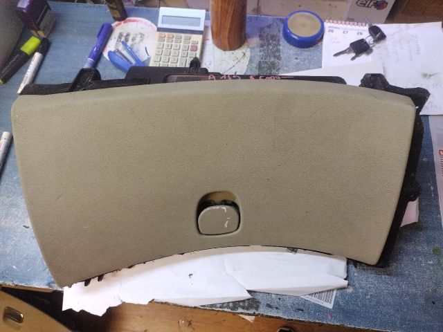 bontott ALFA ROMEO 159 Kesztyűtartó