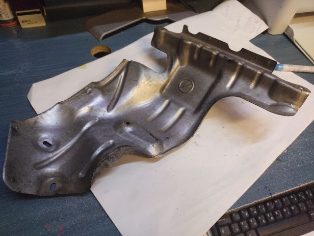 bontott ALFA ROMEO 159 Középső Kipufogó Dob Hővédő Lemez