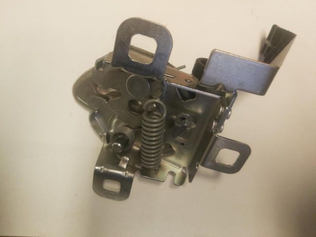 bontott ALFA ROMEO 159 Motorháztető Zárszerkezet