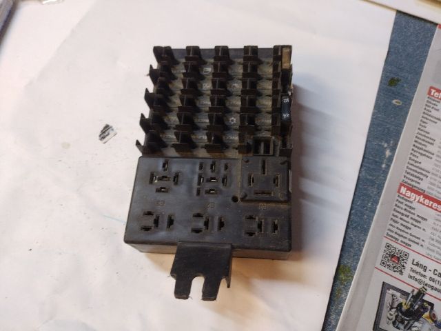 bontott ALFA ROMEO 166 Biztosítéktábla Utastér