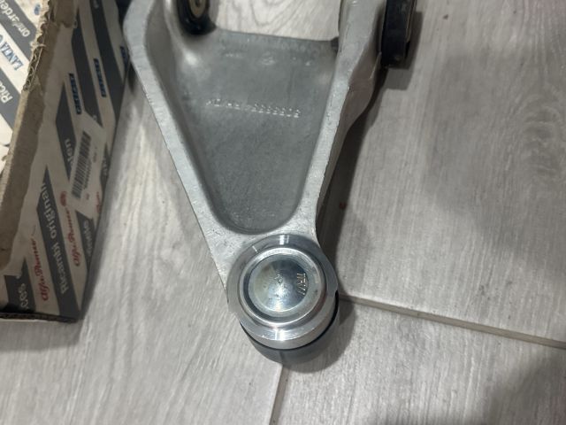 bontott ALFA ROMEO 166 Jobb első Felső Első Lengőkar