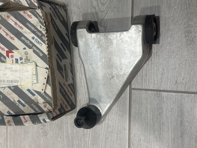 bontott ALFA ROMEO 166 Jobb első Felső Első Lengőkar