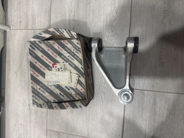 bontott ALFA ROMEO 166 Jobb első Felső Első Lengőkar