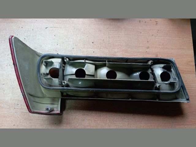 bontott ALFA ROMEO 75 Bal Hátsó Lámpa