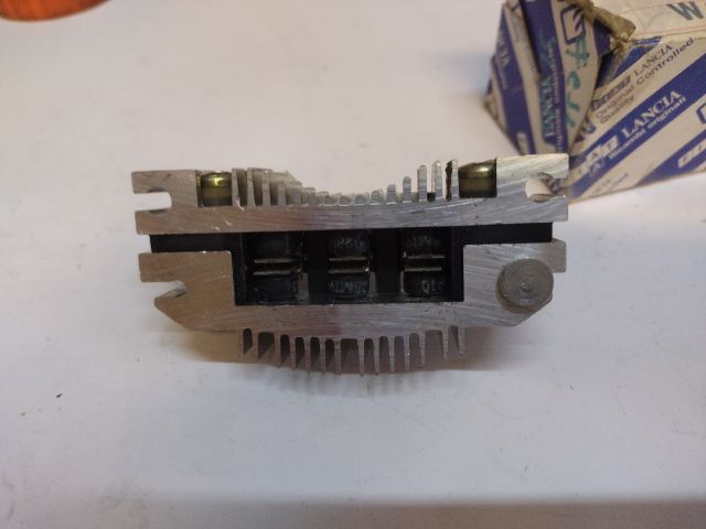 bontott ALFA ROMEO 75 Generátor Elektronika