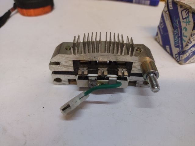 bontott ALFA ROMEO 75 Generátor Elektronika