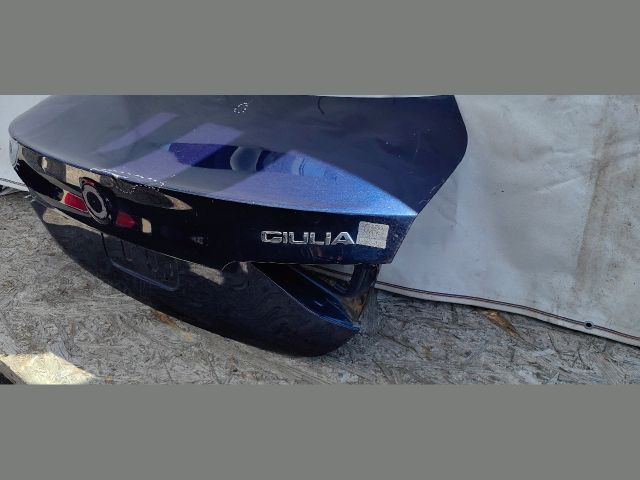 bontott ALFA ROMEO GIULIA Csomagtérajtó (Üres lemez)