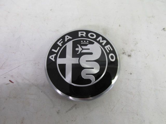 bontott ALFA ROMEO GIULIA Felniközép (1 db)