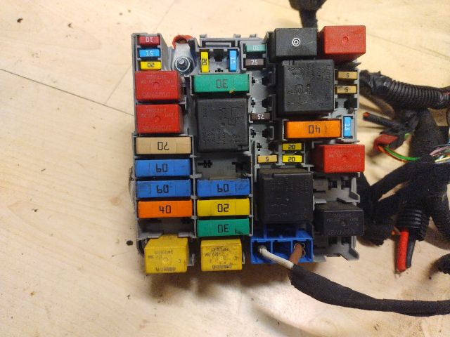 bontott ALFA ROMEO GIULIETTA Biztosítéktábla Motortér