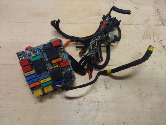 bontott ALFA ROMEO GIULIETTA Biztosítéktábla Motortér