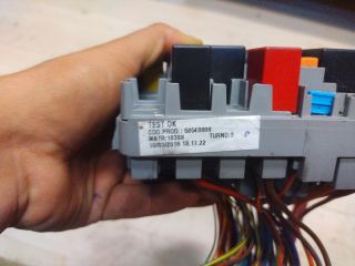 bontott ALFA ROMEO GIULIETTA Biztosítéktábla Motortér