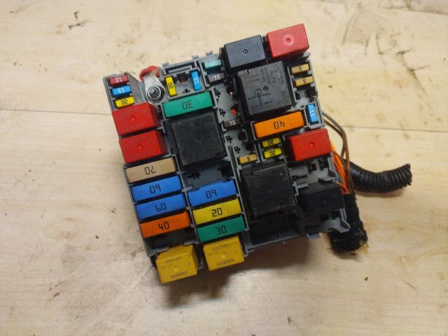 bontott ALFA ROMEO GIULIETTA Biztosítéktábla Motortér