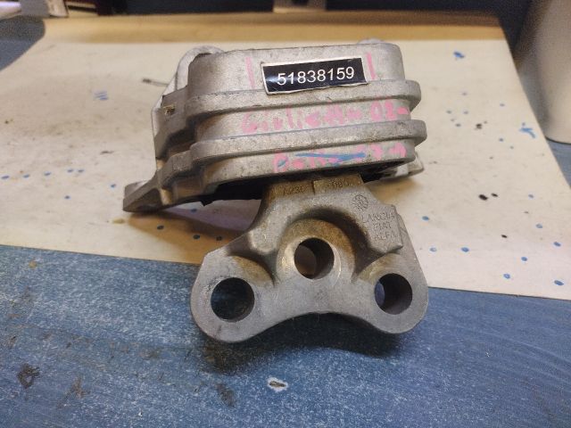 bontott ALFA ROMEO GIULIETTA Motor Tartó Bak Bal