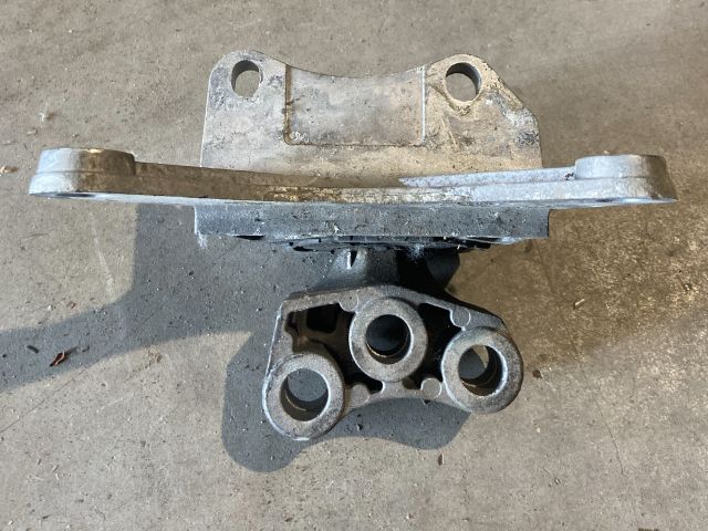 bontott ALFA ROMEO GIULIETTA Motor Tartó Bak Bal