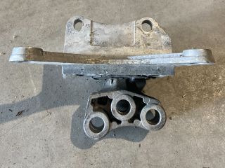 bontott ALFA ROMEO GIULIETTA Motor Tartó Bak Bal