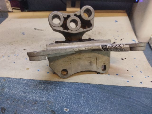 bontott ALFA ROMEO GIULIETTA Motor Tartó Bak Bal