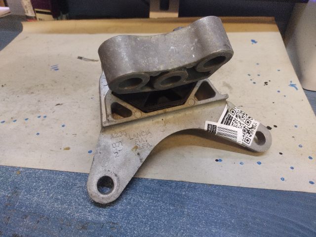 bontott ALFA ROMEO GIULIETTA Motor Tartó Bak Bal