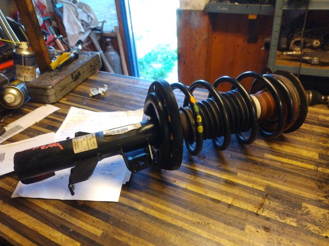 bontott ALFA ROMEO GIULIETTA Bal első Gólyaláb (Lengécsillapító, Rugó)