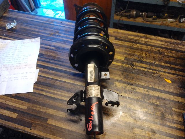 bontott ALFA ROMEO GIULIETTA Bal első Gólyaláb (Lengécsillapító, Rugó)