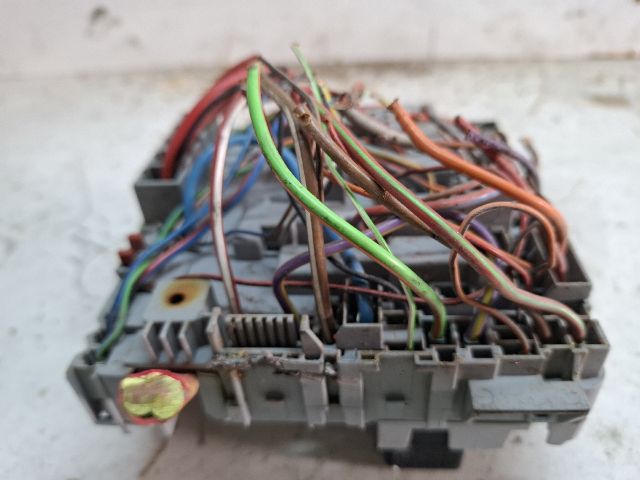 bontott ALFA ROMEO GIULIETTA Biztosítéktábla Motortér