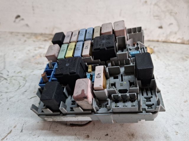 bontott ALFA ROMEO GIULIETTA Biztosítéktábla Motortér