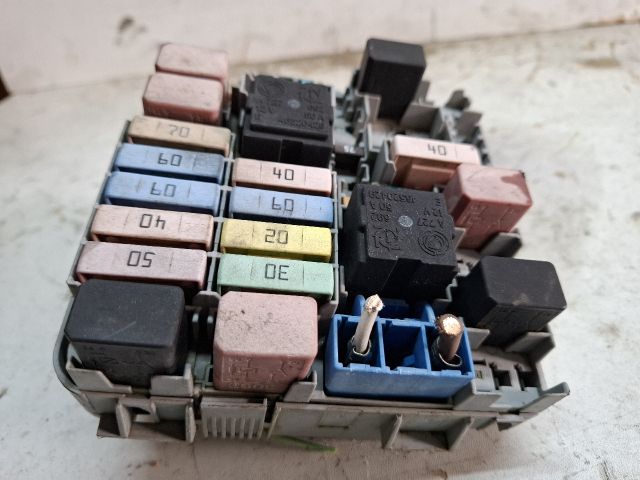 bontott ALFA ROMEO GIULIETTA Biztosítéktábla Motortér