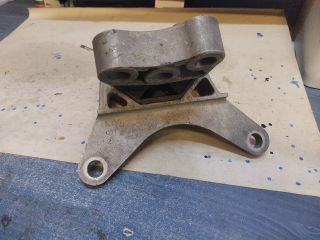 bontott ALFA ROMEO GIULIETTA Motor Tartó Bak Bal