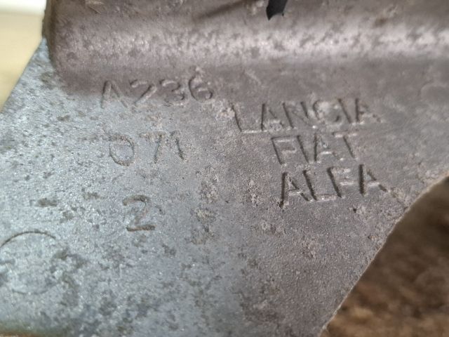 bontott ALFA ROMEO GIULIETTA Motor Tartó Bak (Fém)