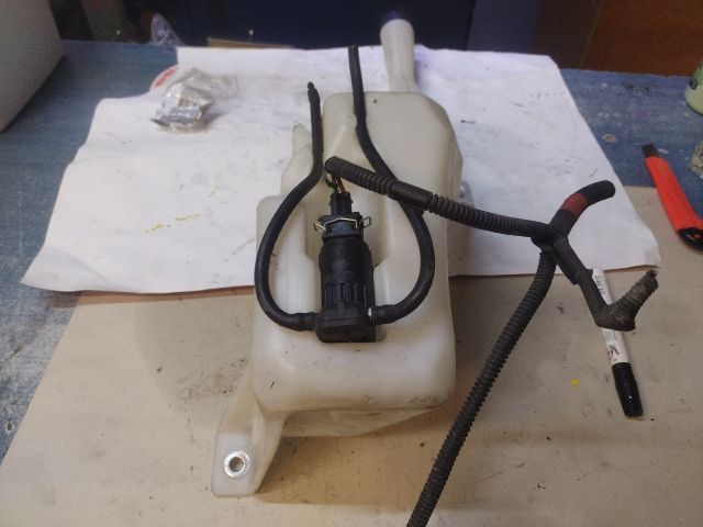 bontott ALFA ROMEO GIULIETTA Ablakmosó Tartály