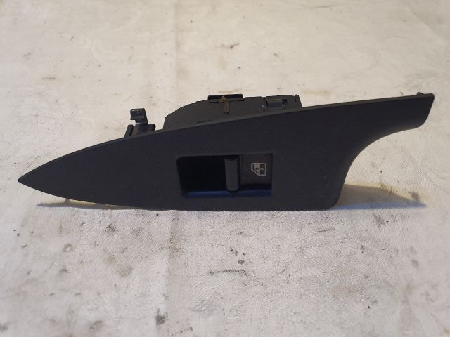 bontott ALFA ROMEO GIULIETTA Bal hátsó Ablakemelő Kapcsoló