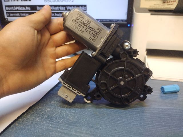 bontott ALFA ROMEO GIULIETTA Bal hátsó Ablakemelő Motor