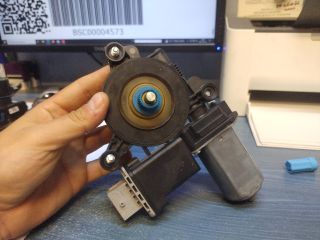 bontott ALFA ROMEO GIULIETTA Bal hátsó Ablakemelő Motor