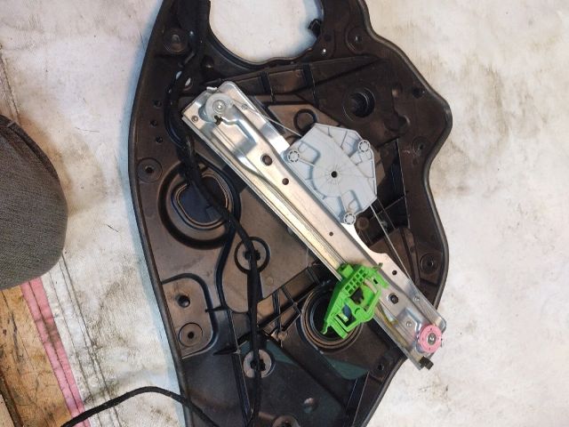 bontott ALFA ROMEO GIULIETTA Bal hátsó Ablakemelő Szerkezet (Elektromos)