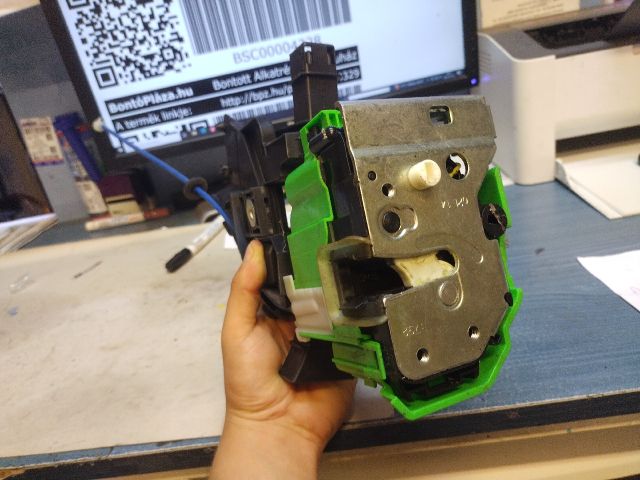 bontott ALFA ROMEO GIULIETTA Bal hátsó Ajtózár