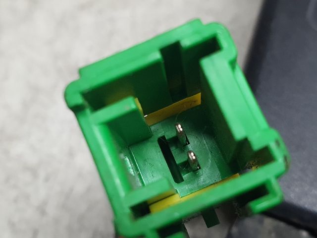 bontott ALFA ROMEO GIULIETTA Bal hátsó Biztonsági Öv Csat