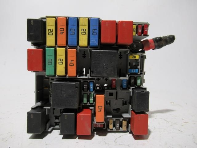 bontott ALFA ROMEO GIULIETTA Biztosítéktábla Motortér