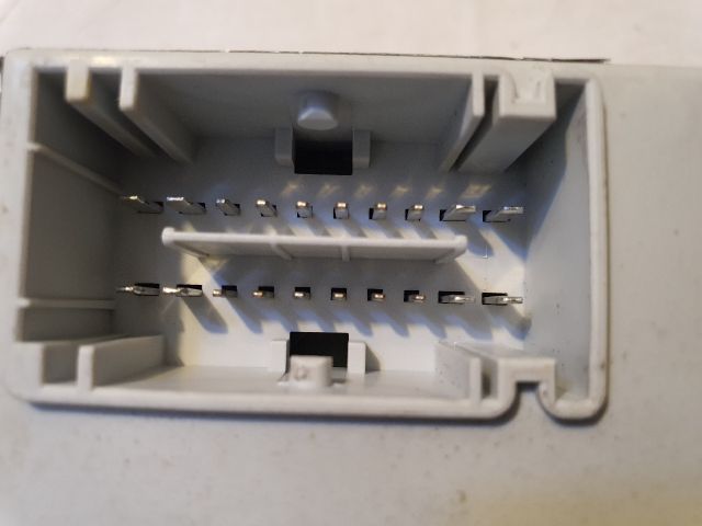 bontott ALFA ROMEO GIULIETTA Biztosítéktábla Utastér