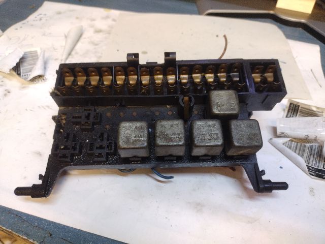 bontott ALFA ROMEO GIULIETTA Biztosítéktábla Utastér