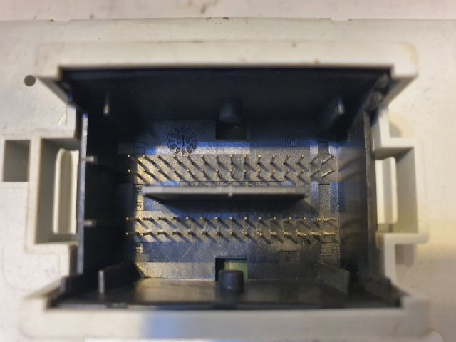 bontott ALFA ROMEO GIULIETTA Biztosítéktábla Utastér