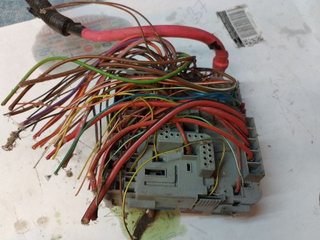 bontott ALFA ROMEO GIULIETTA Biztosítéktábla Utastér